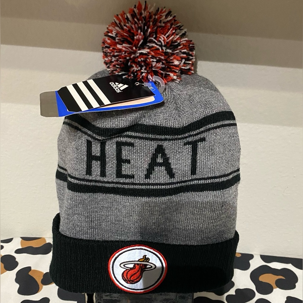 ADIDAS NBA MIAMI HEAT MENS POM POM BEANIE